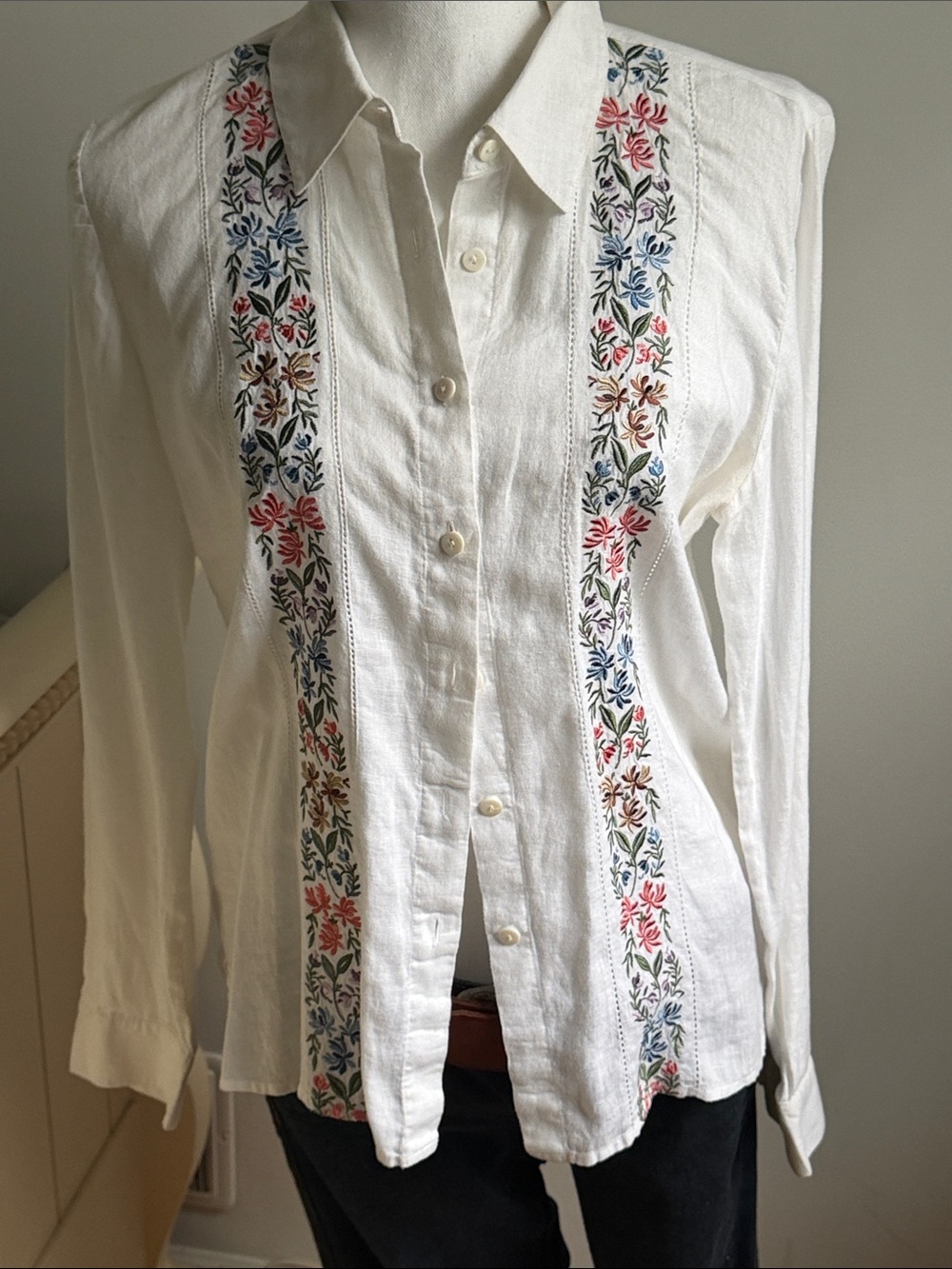Women’s linen White Embroidered Button-Up Shirt size small.